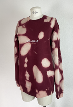 Lade das Bild in den Galerie-Viewer, Bestickter tie-dye Sweater