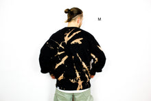 Lade das Bild in den Galerie-Viewer, batik oversize Sweater schwarz