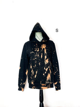 Lade das Bild in den Galerie-Viewer, Tie Dye Hoodie schwarz