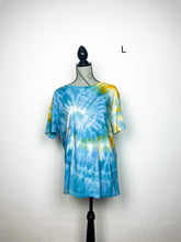 Lade das Bild in den Galerie-Viewer, SALE batik Bio-Baumwolle Shirt