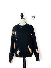 Lade das Bild in den Galerie-Viewer, batik oversize Sweater schwarz