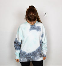 Lade das Bild in den Galerie-Viewer, batik oversize Sweater bunt