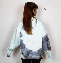 Lade das Bild in den Galerie-Viewer, batik oversize Sweater bunt
