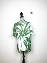 Lade das Bild in den Galerie-Viewer, SALE batik Bio-Baumwolle Shirt