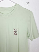 Lade das Bild in den Galerie-Viewer, Handbesticktes Dubbeglas Bio-Baumwollshirt