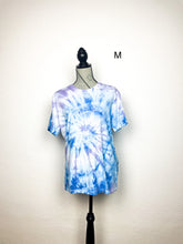 Lade das Bild in den Galerie-Viewer, SALE batik Bio-Baumwolle Shirt