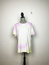 Lade das Bild in den Galerie-Viewer, SALE batik Bio-Baumwolle Shirt