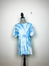 Lade das Bild in den Galerie-Viewer, SALE batik Bio-Baumwolle Shirt