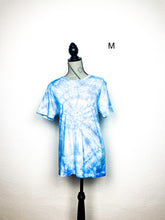 Lade das Bild in den Galerie-Viewer, SALE batik Bio-Baumwolle Shirt