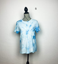Lade das Bild in den Galerie-Viewer, SALE batik Bio-Baumwolle Shirt