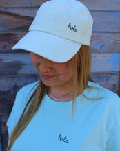 Lade das Bild in den Galerie-Viewer, Handbestickte Cap hellgrün