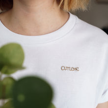 Lade das Bild in den Galerie-Viewer, Handbesticktes Bio-Baumwollshirt weiß