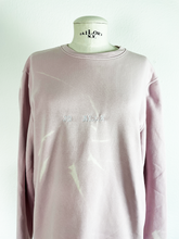Lade das Bild in den Galerie-Viewer, Bestickter tie-dye Sweater
