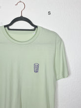 Lade das Bild in den Galerie-Viewer, Handbesticktes Dubbeglas Bio-Baumwollshirt

